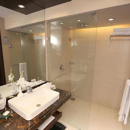 Ramada By Wyndham Multan Hotel Buitenkant foto