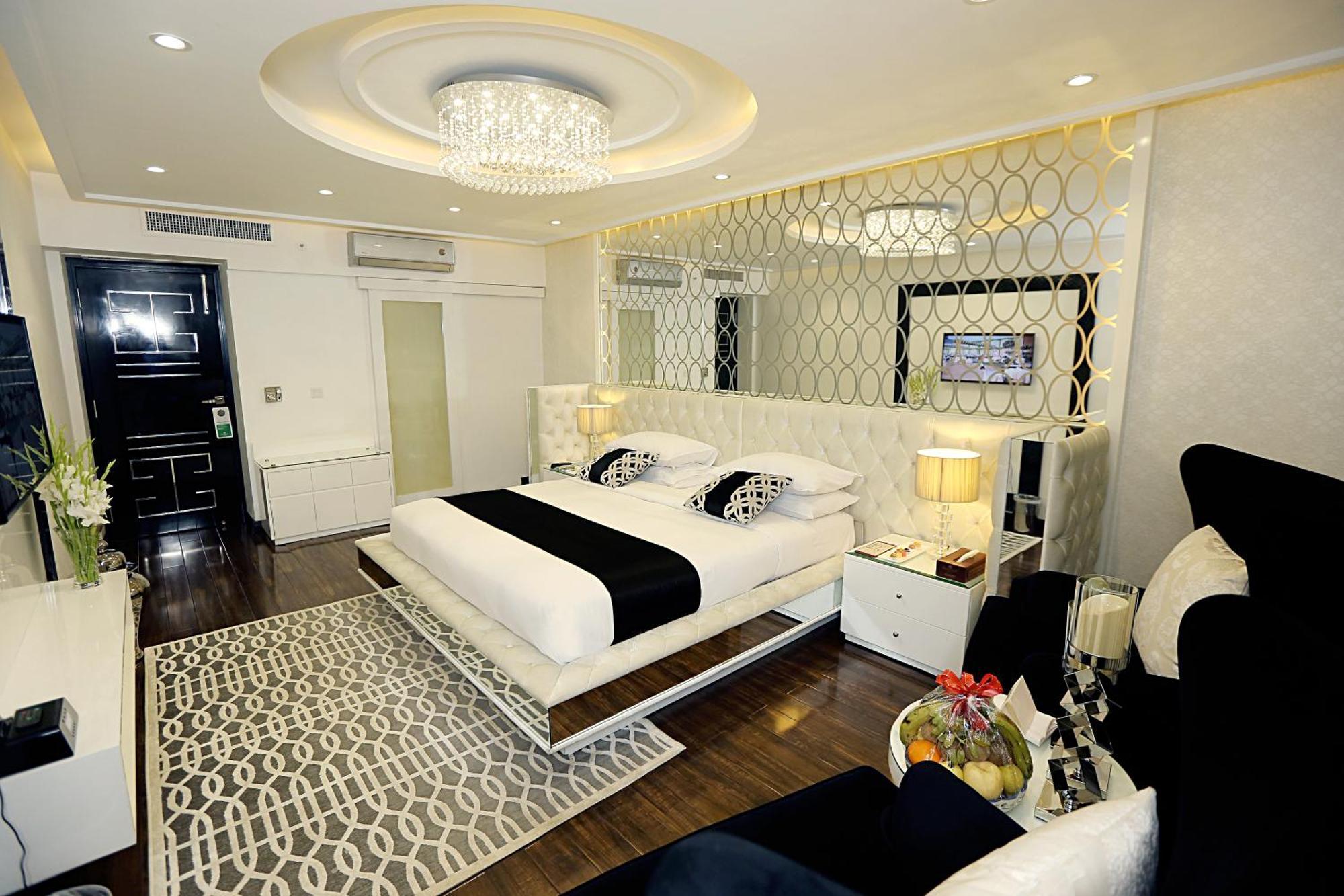 Ramada By Wyndham Multan Hotel Buitenkant foto