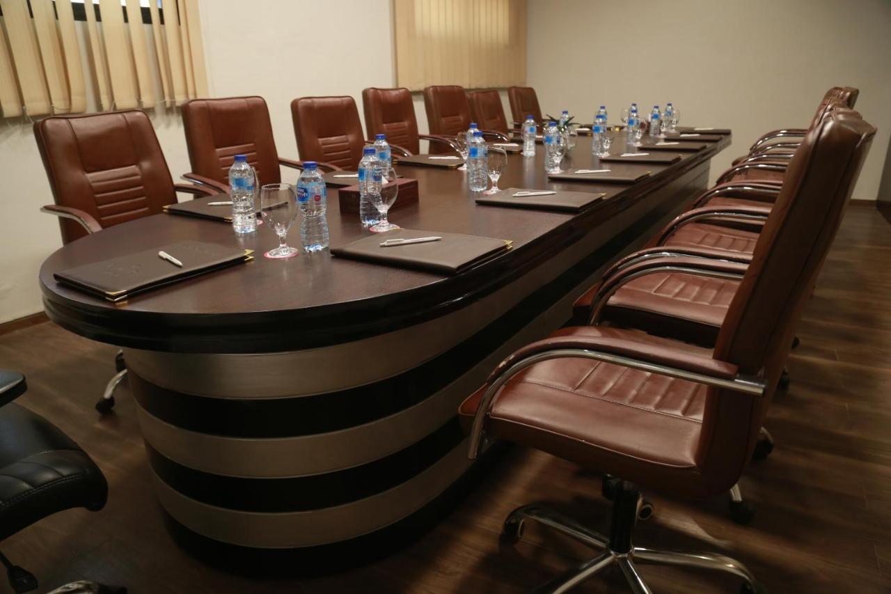Ramada By Wyndham Multan Hotel Buitenkant foto