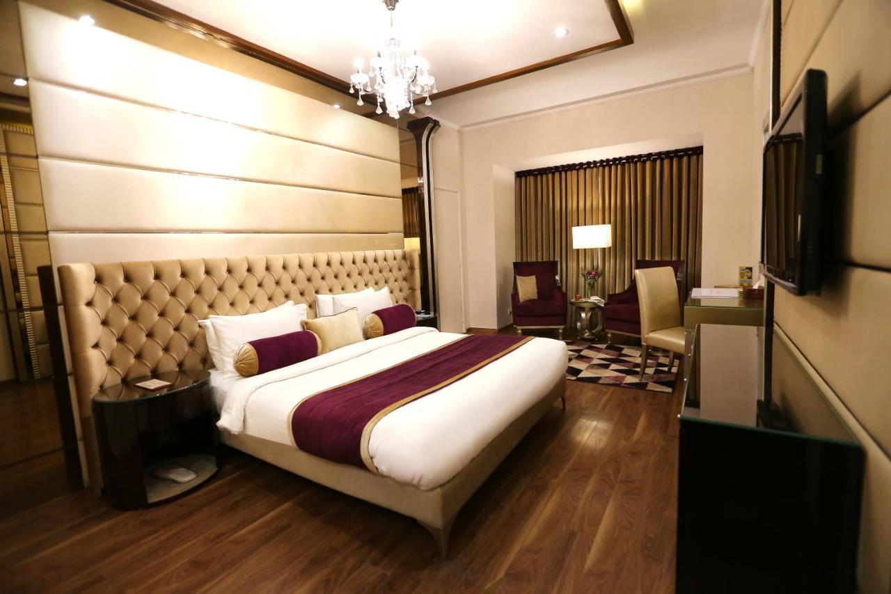 Ramada By Wyndham Multan Hotel Buitenkant foto