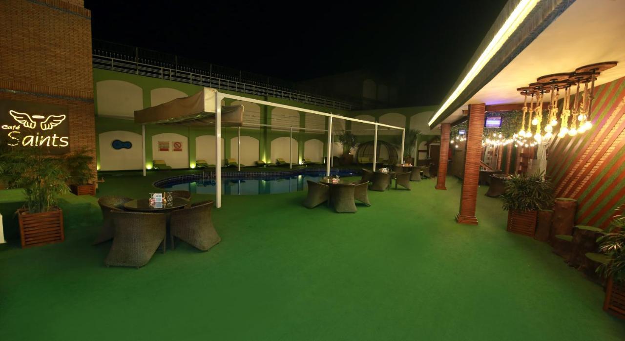Ramada By Wyndham Multan Hotel Buitenkant foto