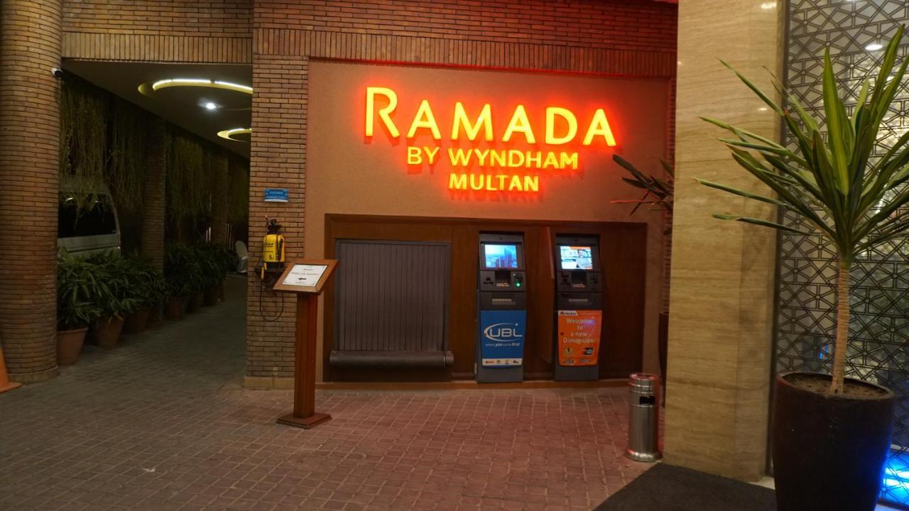 Ramada By Wyndham Multan Hotel Buitenkant foto