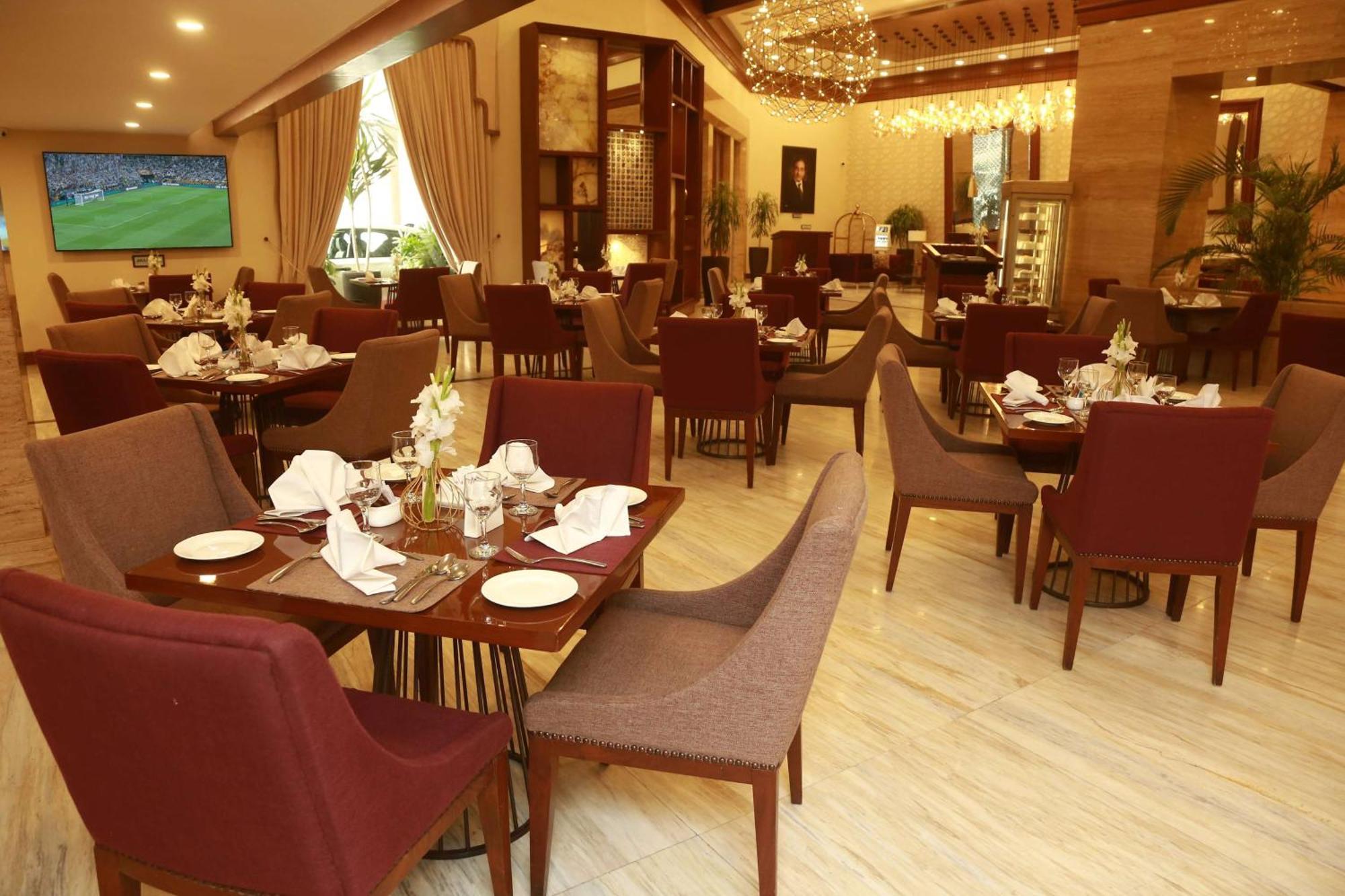 Ramada By Wyndham Multan Hotel Buitenkant foto