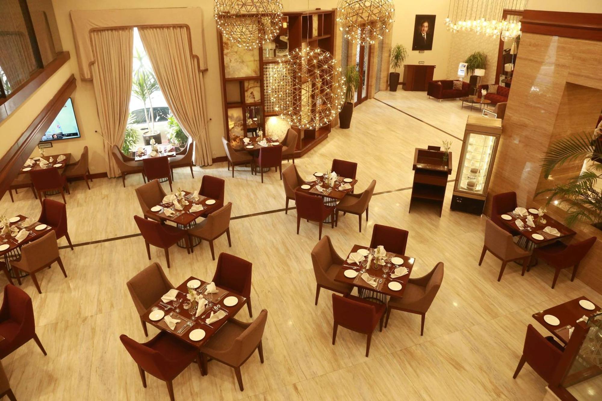Ramada By Wyndham Multan Hotel Buitenkant foto