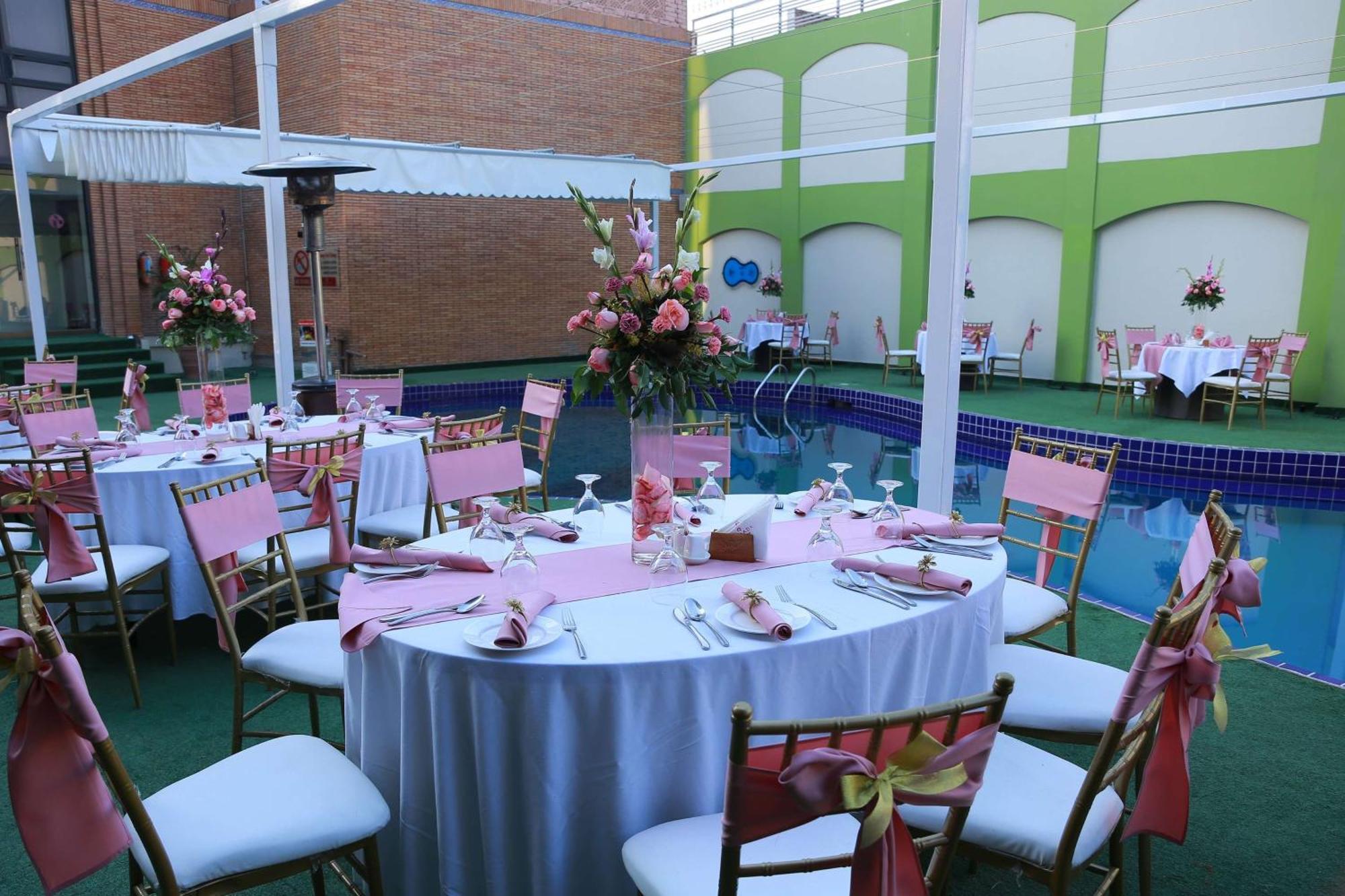 Ramada By Wyndham Multan Hotel Buitenkant foto
