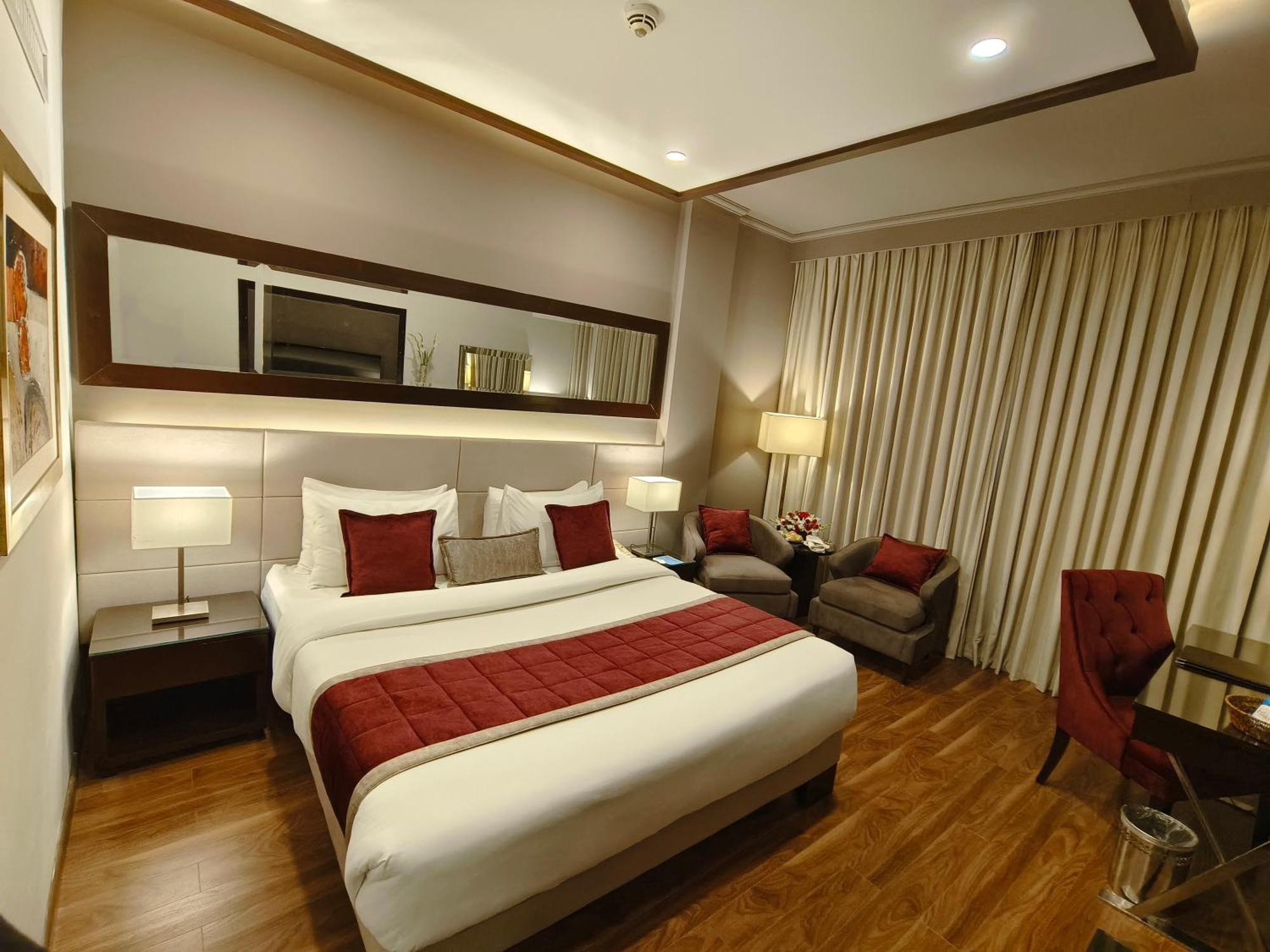 Ramada By Wyndham Multan Hotel Buitenkant foto