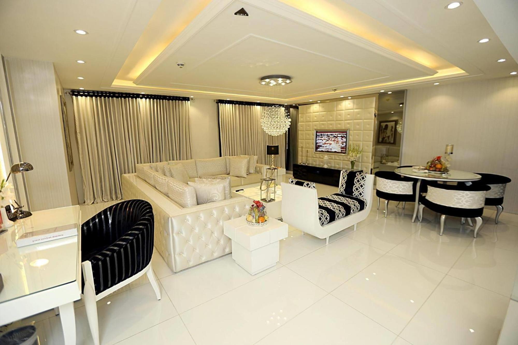Ramada By Wyndham Multan Hotel Buitenkant foto