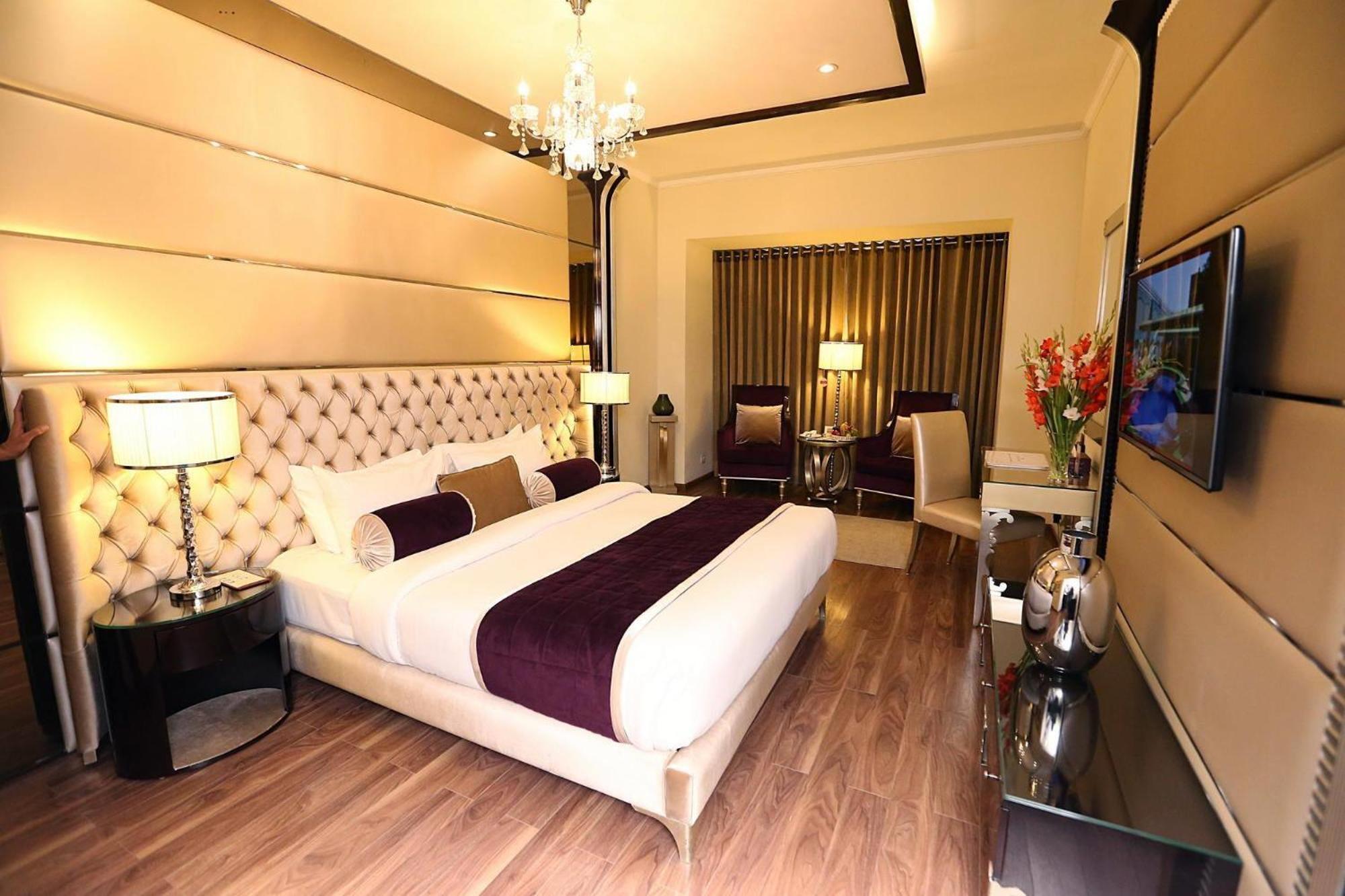 Ramada By Wyndham Multan Hotel Buitenkant foto