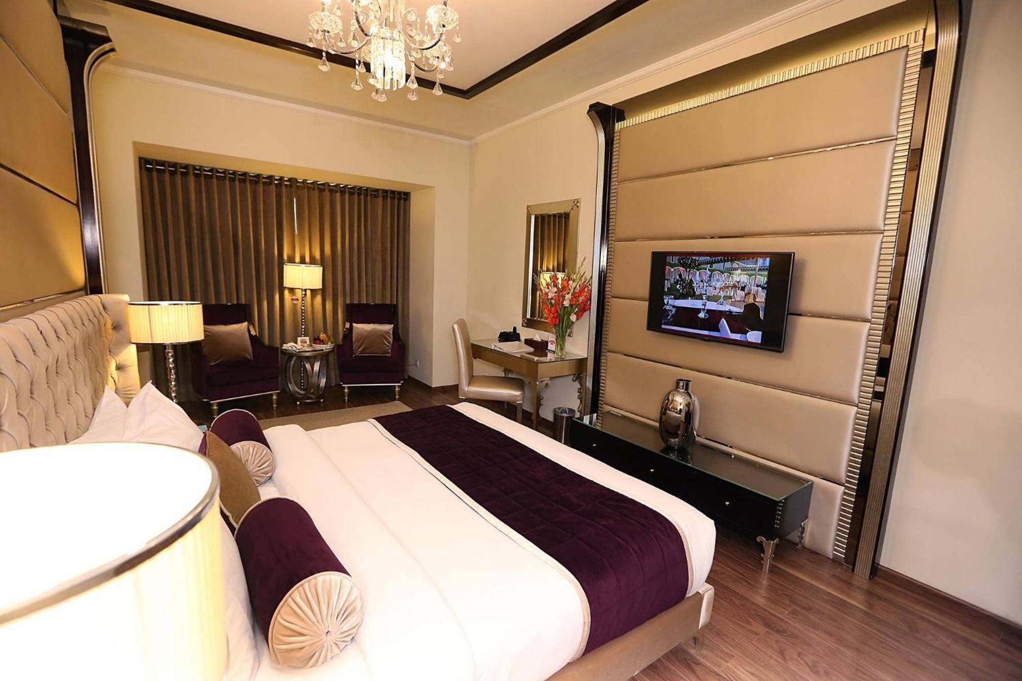 Ramada By Wyndham Multan Hotel Buitenkant foto