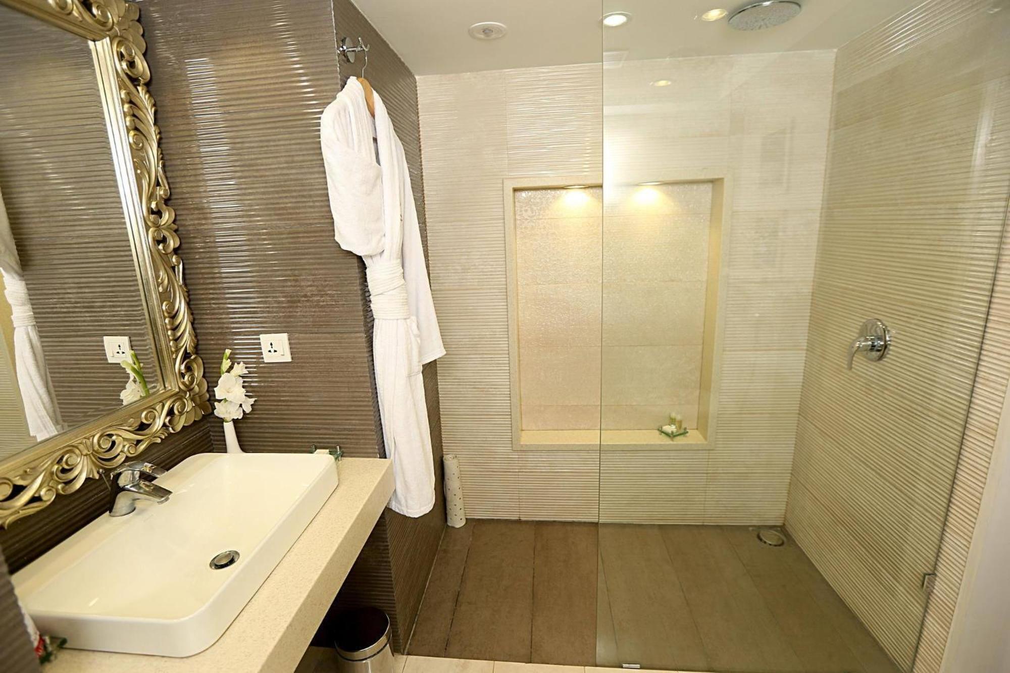 Ramada By Wyndham Multan Hotel Buitenkant foto