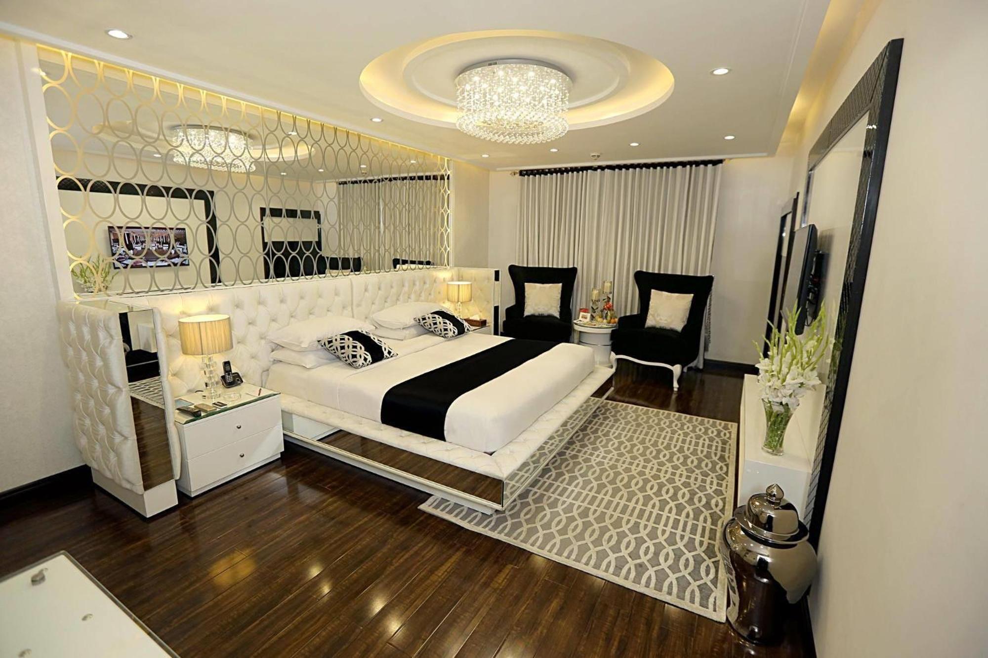 Ramada By Wyndham Multan Hotel Buitenkant foto